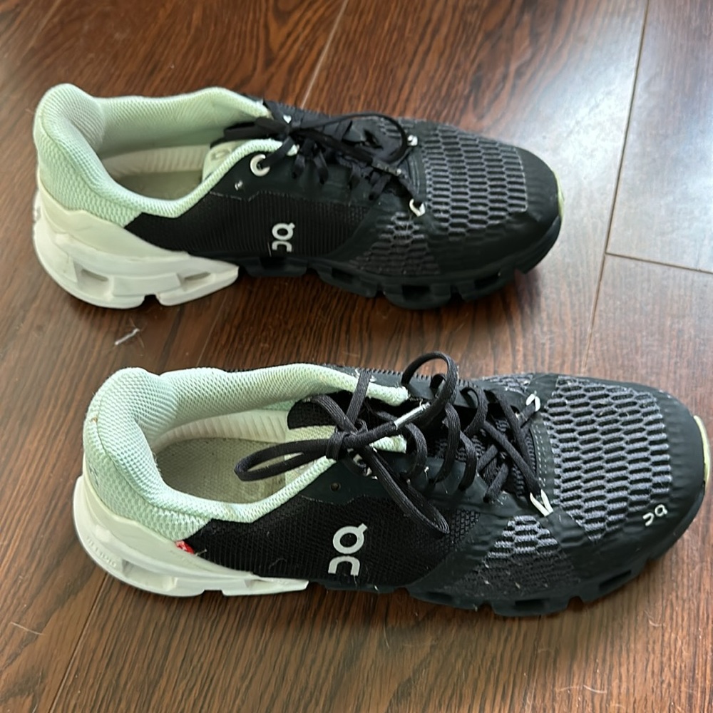 On cloud , cloud flyer women size 8